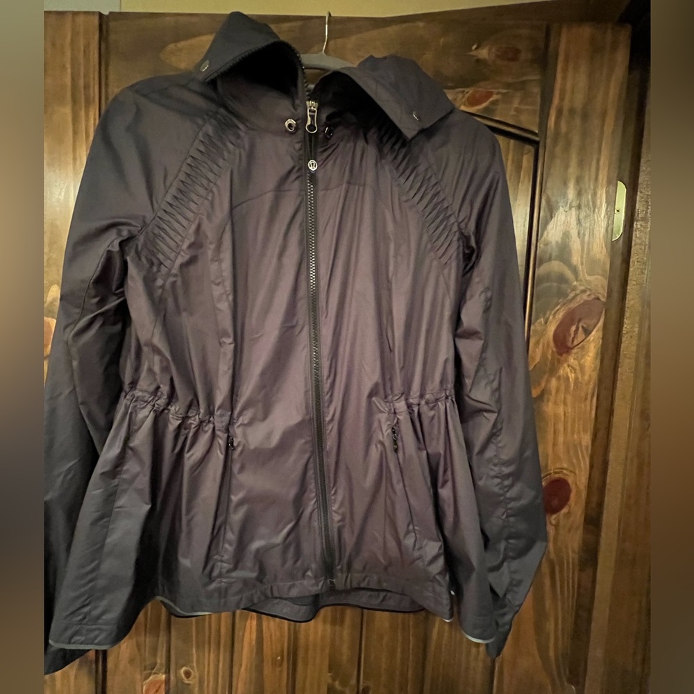 Lululemon rain jacket size 6 black